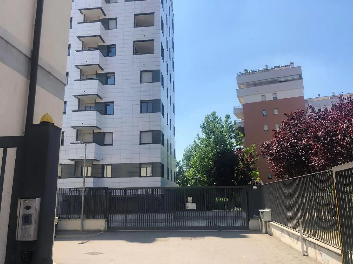Appartamento con giardino max 6 persone sulla mm3 gialla Milano