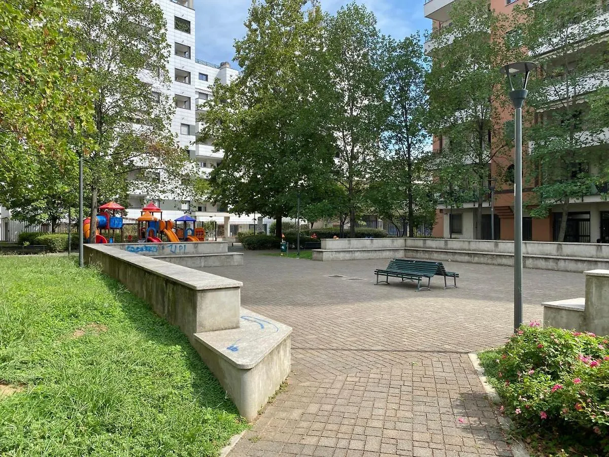Appartamento con giardino max 6 persone sulla mm3 gialla Milano 0*,  Italia