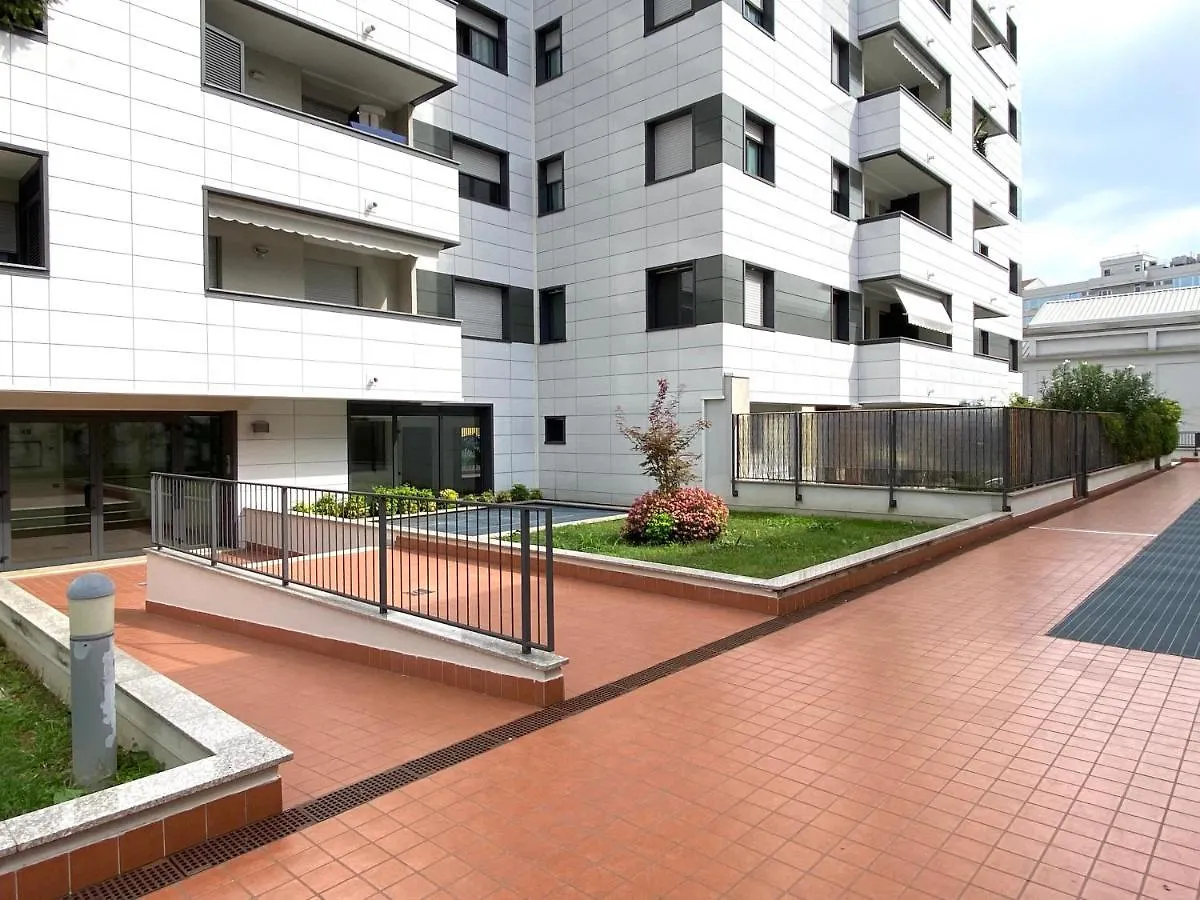 Appartamento con giardino max 6 persone sulla mm3 gialla Milano Italia