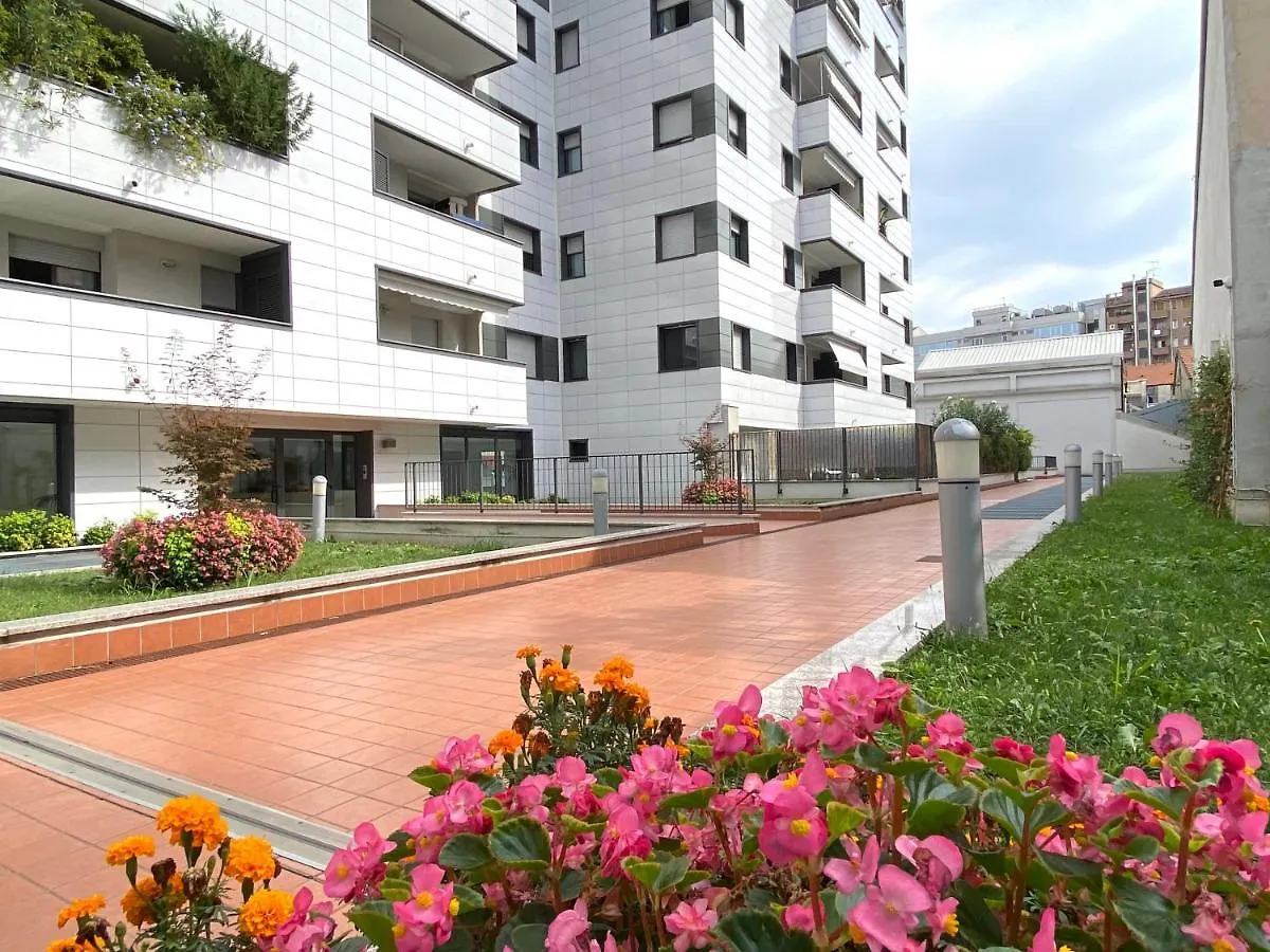 Appartamento con giardino max 6 persone sulla mm3 gialla Milano