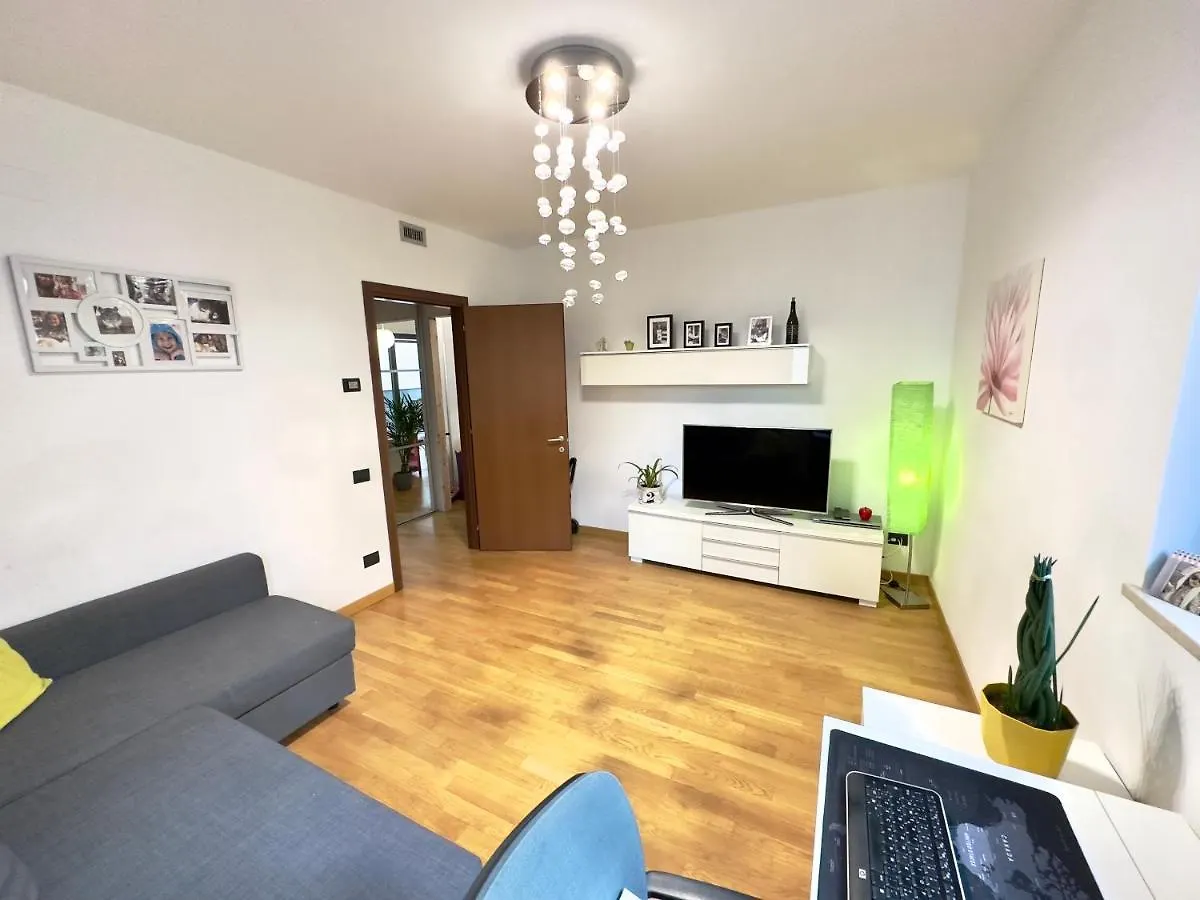 Appartamento con giardino max 6 persone sulla mm3 gialla Milano Italia