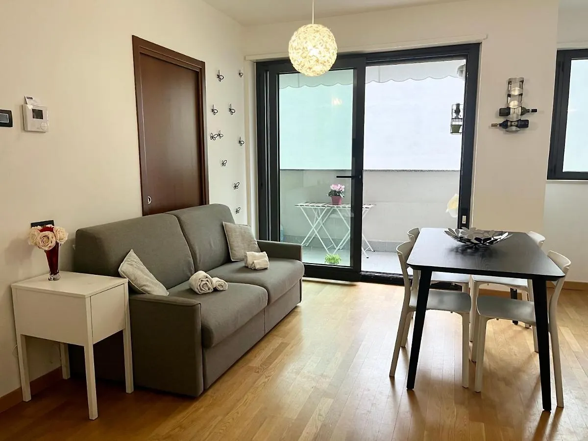 Appartamento con giardino max 6 persone sulla mm3 gialla Milano 0*,  Italia
