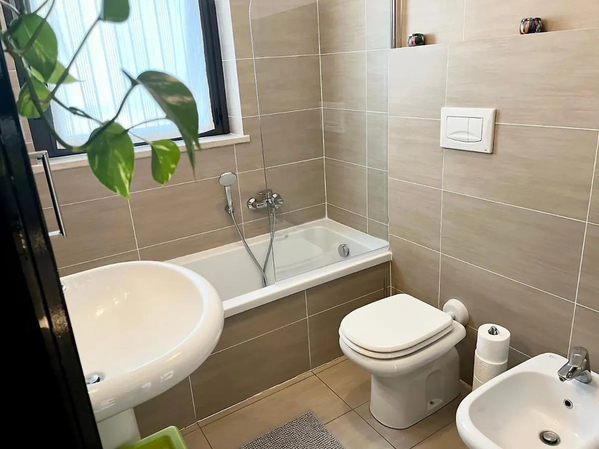 Appartamento con giardino max 6 persone sulla mm3 gialla Milano 0*,