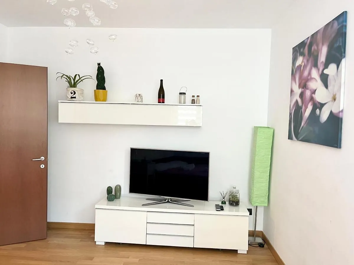 Appartamento con giardino max 6 persone sulla mm3 gialla Milano Italia
